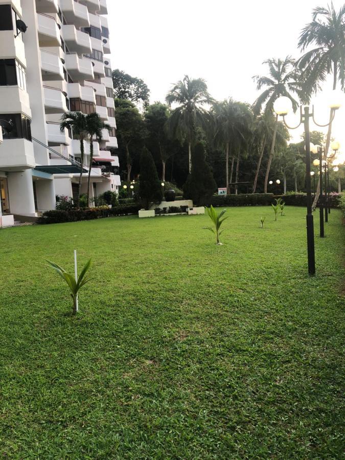 Beach Resort Home Stay Sri Sayang Apartment Batu Ferringhi 2Bedroom Экстерьер фото